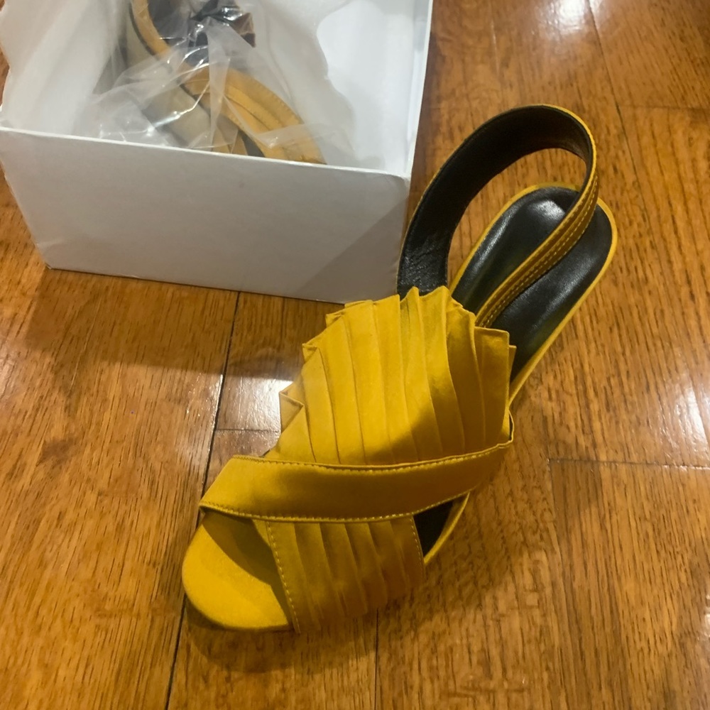 Yellow plaid Heels